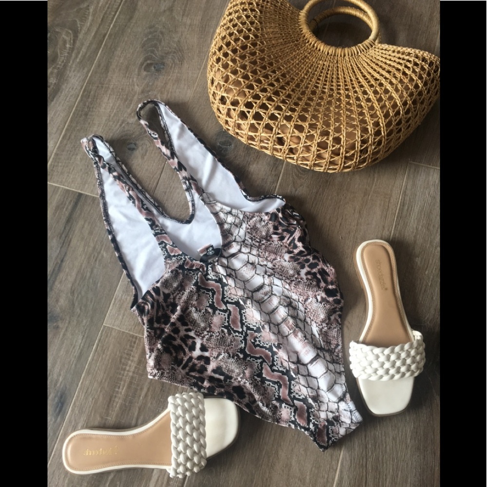 MISSGUIDED SWIM ONE PIECE - Picture 8 of 13